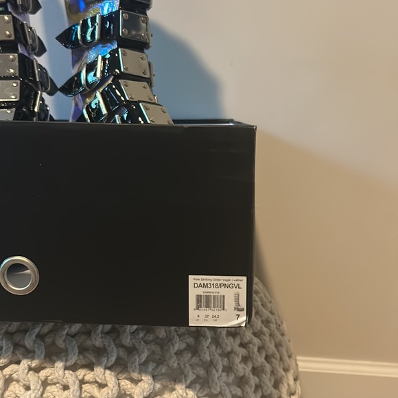 Boots - Picture 5 of 7